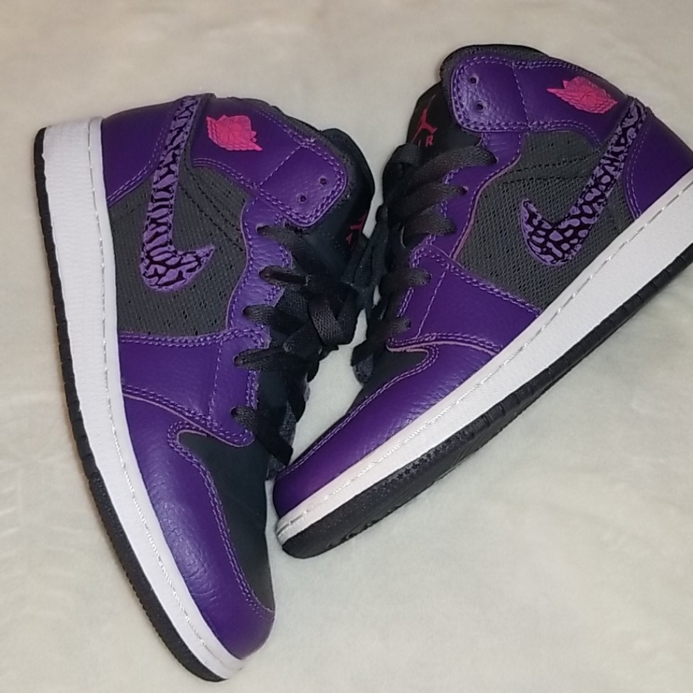 Jordan 1's (Mids)